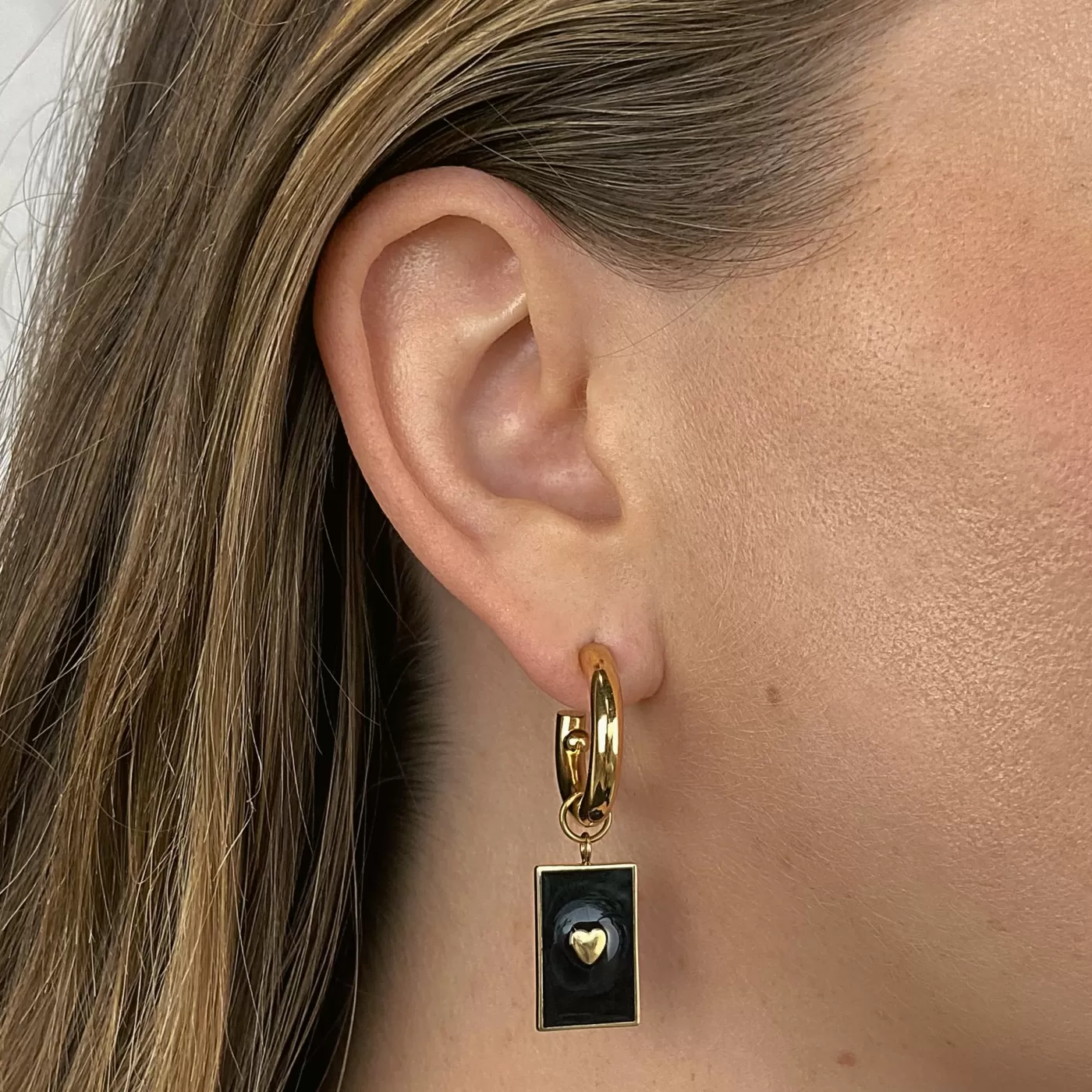 Essentielle Black Rectangular Charm Hoop Earrings, Gold Colour>CLUSE Online